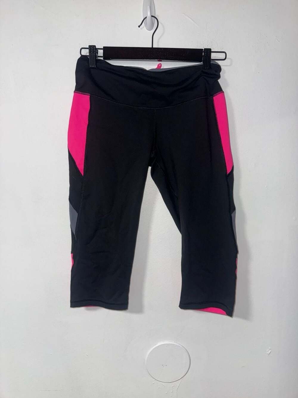 Victoria's Secret VSX Sport Knockout Crop Leggings Black Pink Size M